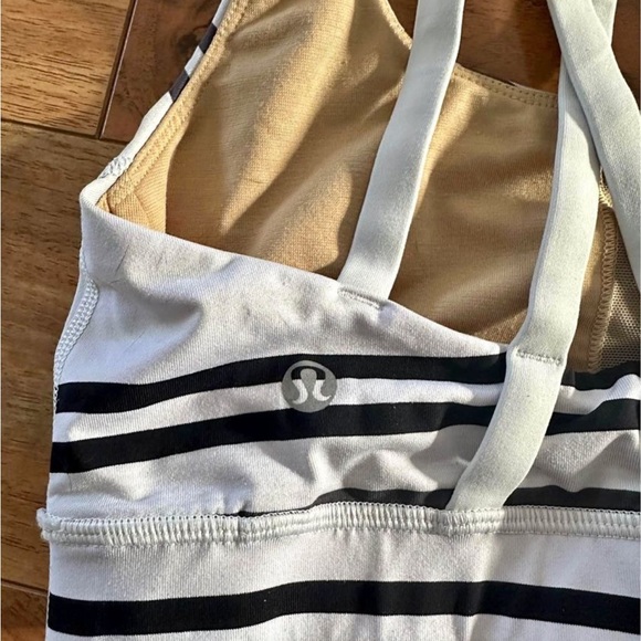 Lululemon Energy Bra - size xs/s (2-4) - Picture 2 of 3